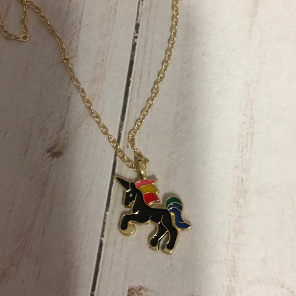 🥰 Cute Unicorn Necklace - Picture 2 of 2